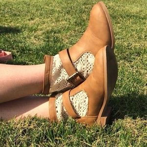 Size 8 booties w/ lace detailing